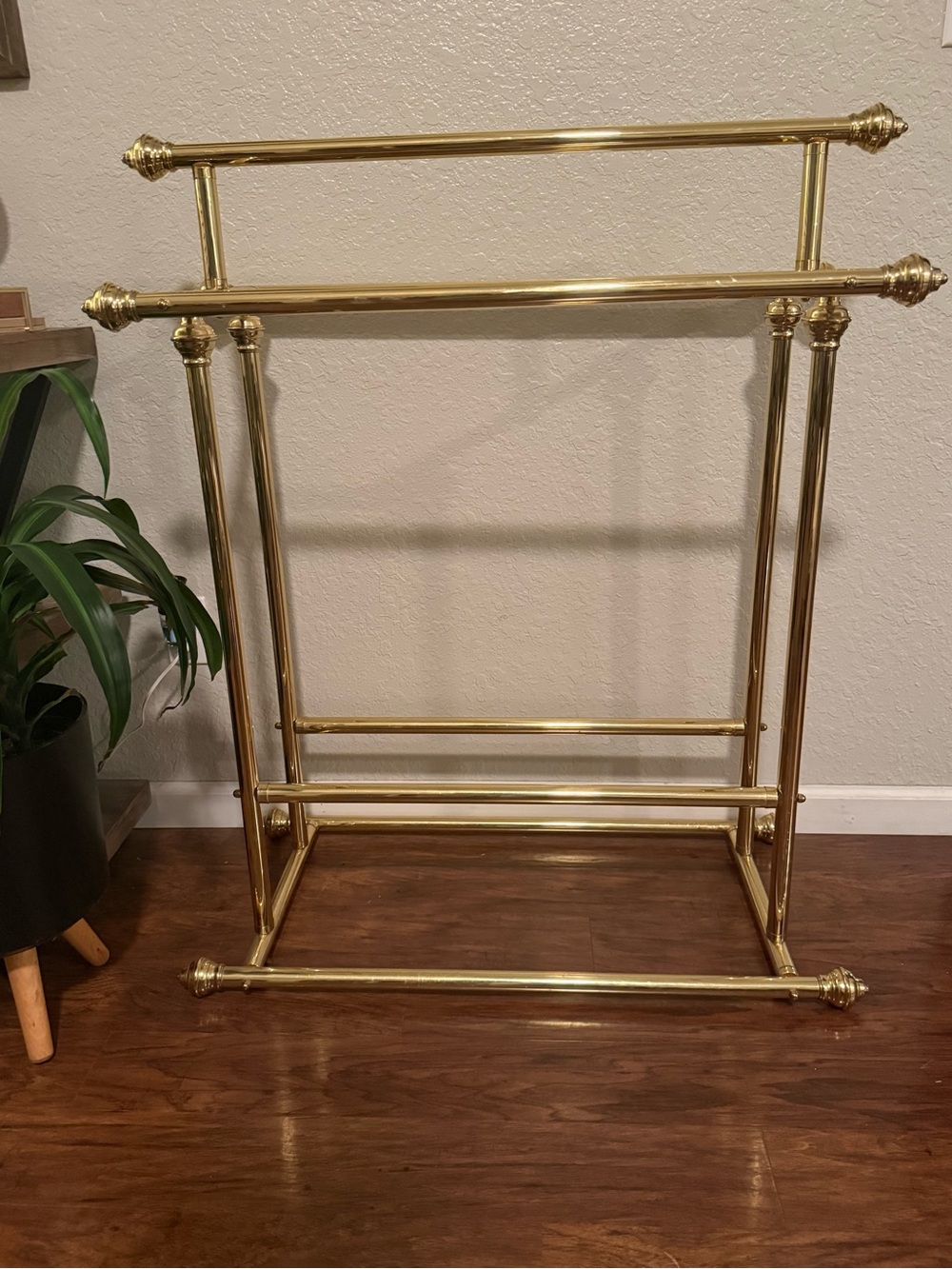 Vintage Brass Finished Freestanding Quit/Towel Rack